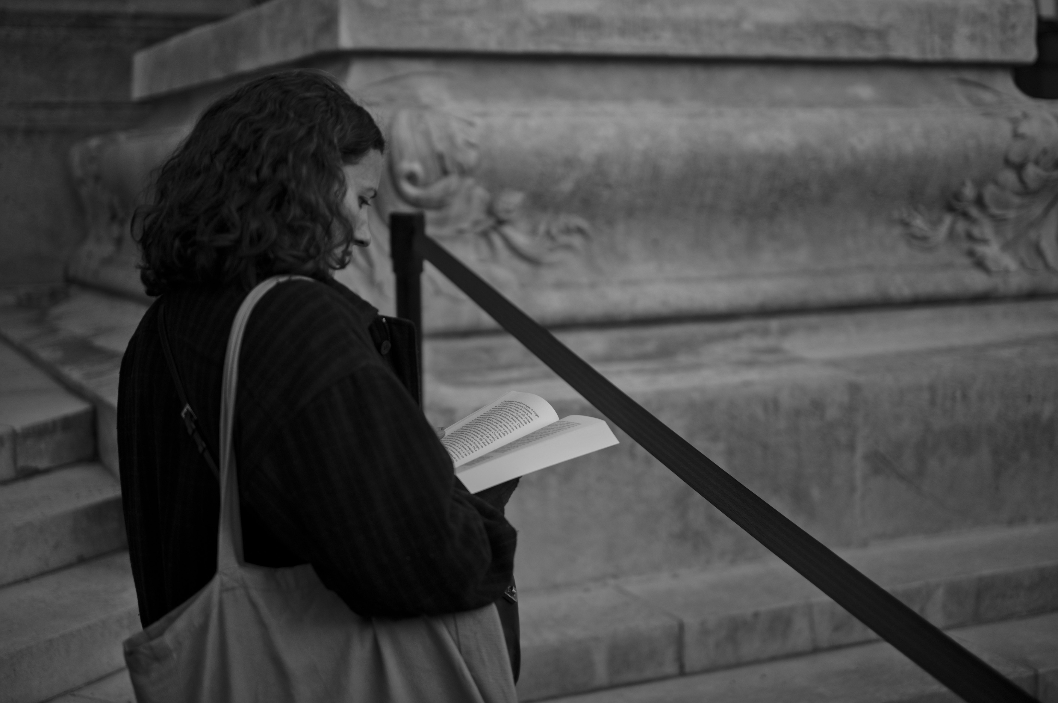 readers of the stairs, Paris 2024
